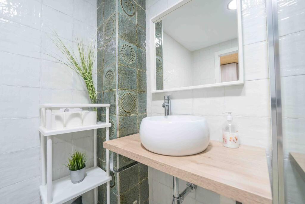 Apartamento En La Mejor Zona De Triana, Junto Al Puente セビリア エクステリア 写真